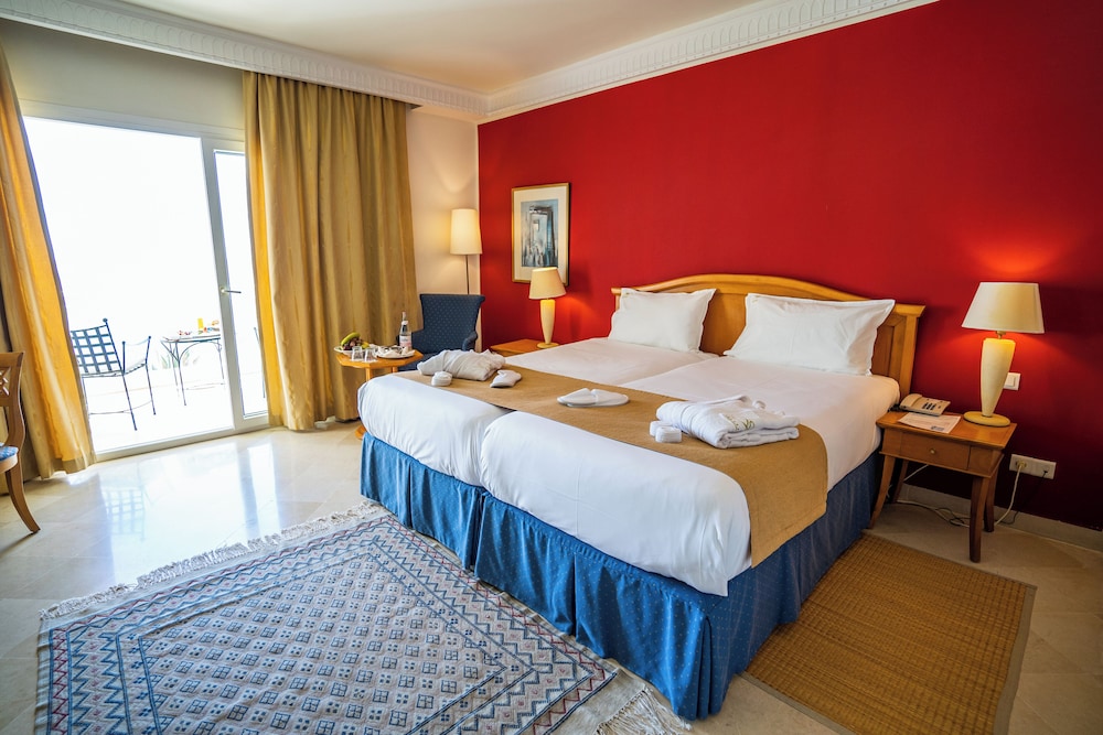 Single Room, Sea View