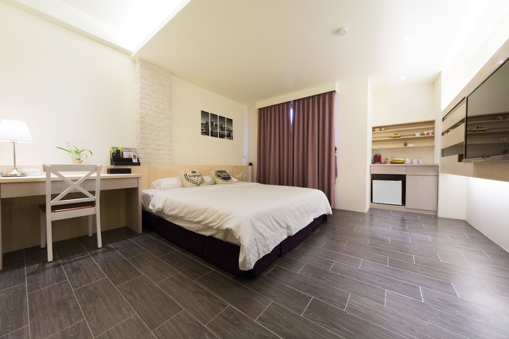 Luxury Room, 1 King Bed, City View photo 1