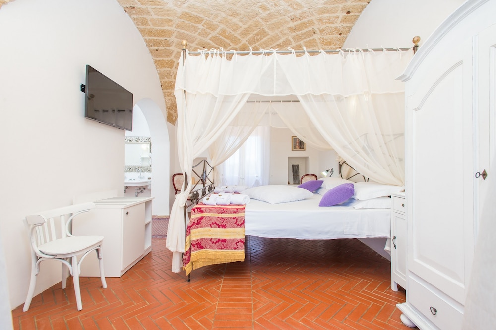 Romantic Suite, Courtyard View photo 2
