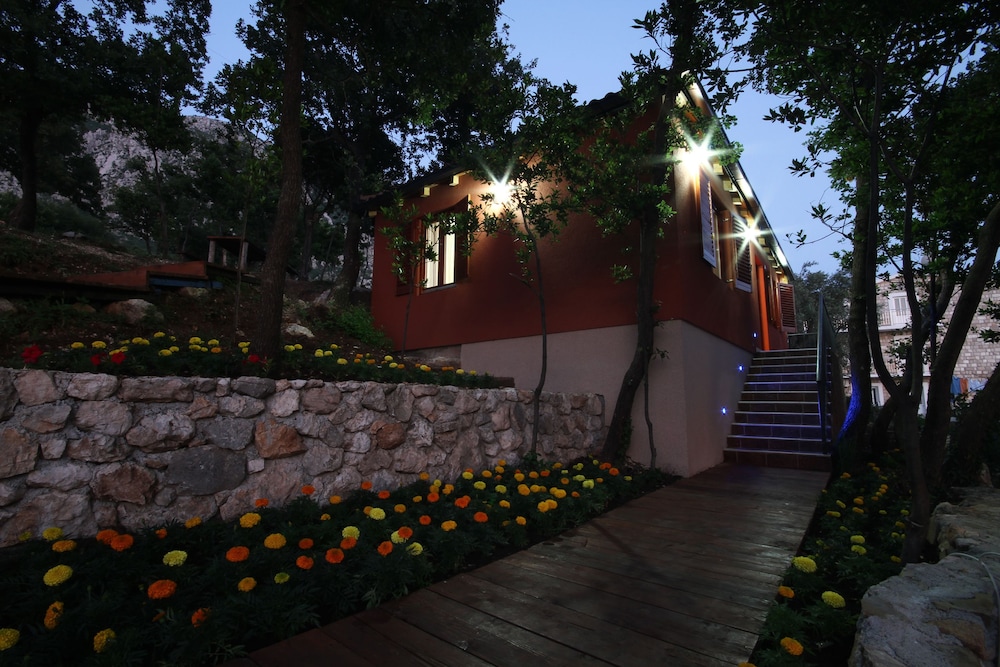 House, 2 Bedrooms, Pool View photo 3