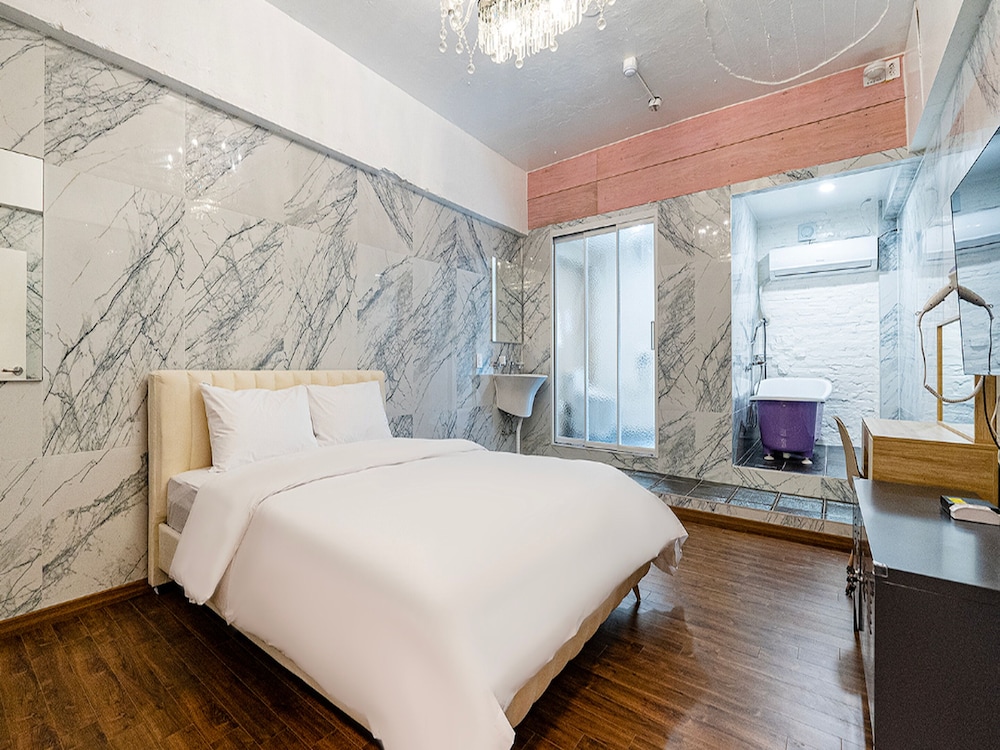 Royal Double Room - Photo 12