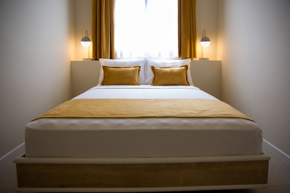 Standard Double Room - Photo 12
