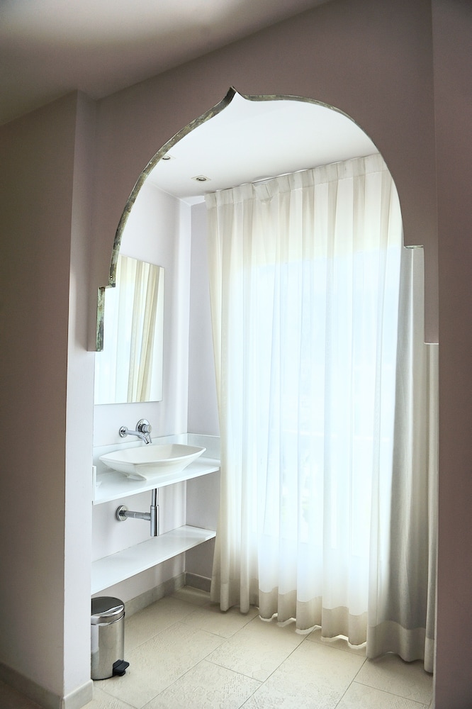 Superior Room, City View - Photo 4