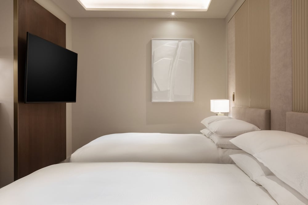 Deluxe Room, 2 Double Beds, Non Smoking, Courtyard View