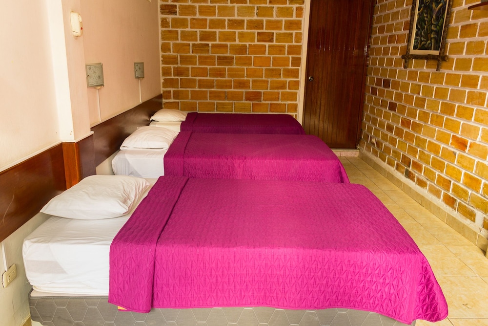 Triple Room (Aire Acondicionado) photo 1