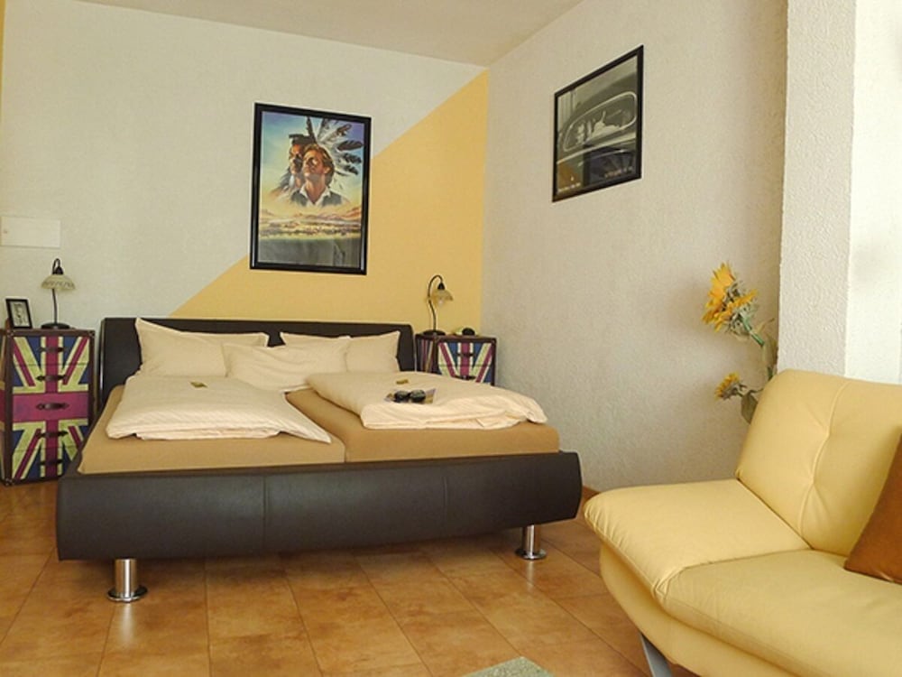 Double Room, 1 Queen Bed photo 2
