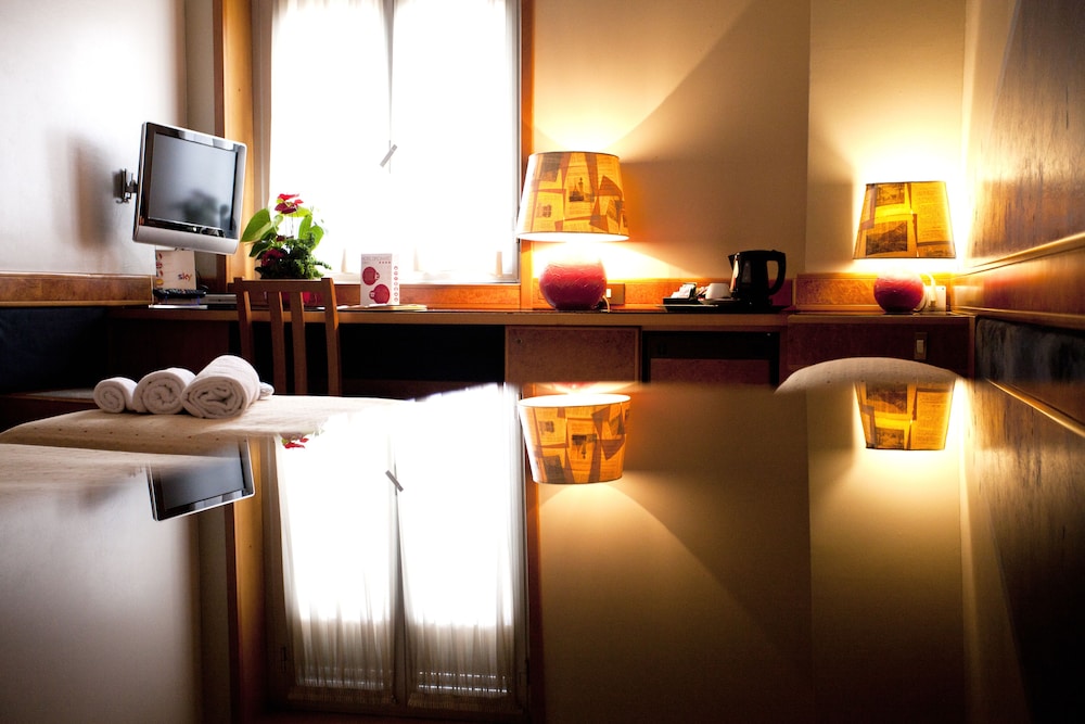 Standard Double Room Single Use photo 2