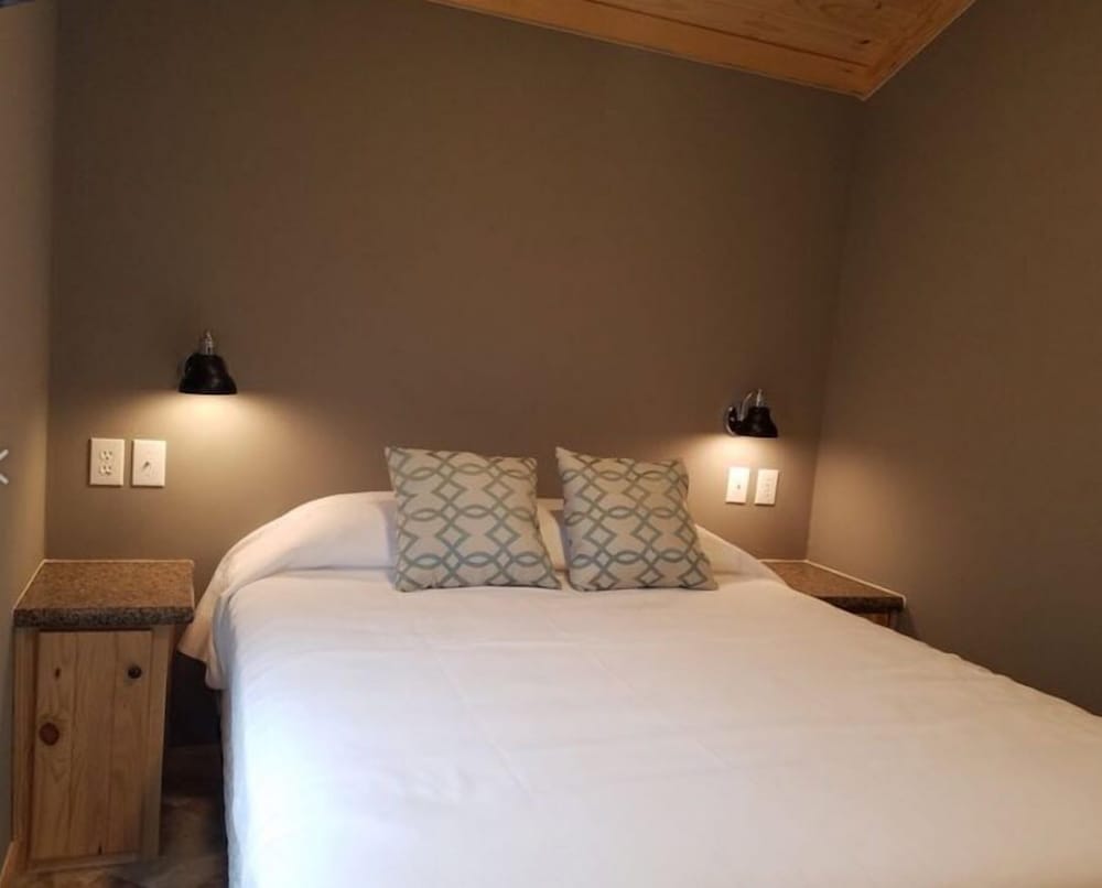 Deluxe Cabin, 2 Queen Beds, Non Smoking photo 1