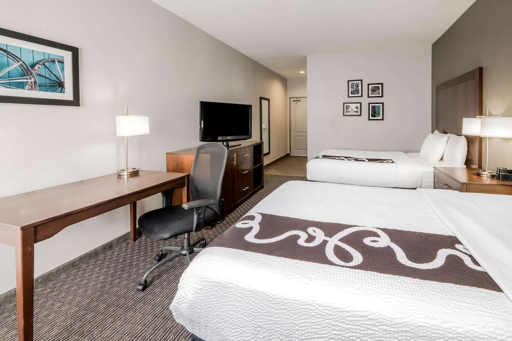 Room, 2 Queen Beds, Non Smoking - Photo 2