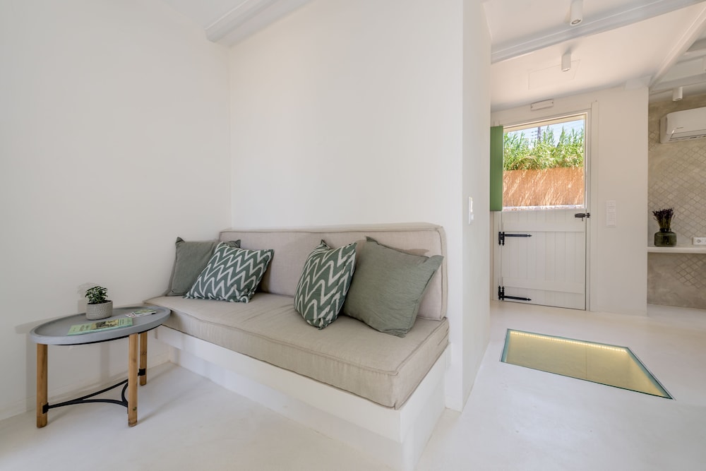 Beachfront Boutique Houses (Olive) photo 2