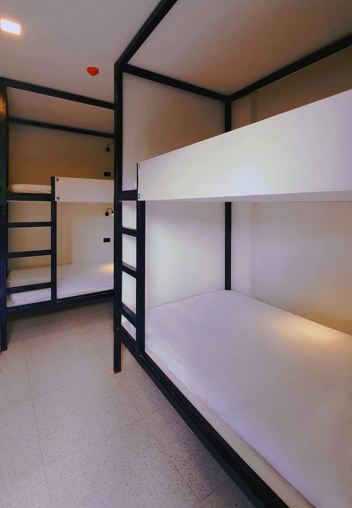 Economy Room, Multiple Beds, Non Smoking - Photo 1