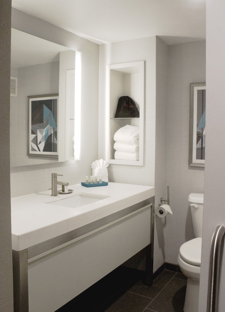 Standard Room, 2 Double Beds, Accessible, Non Smoking (Communications) - Photo 5