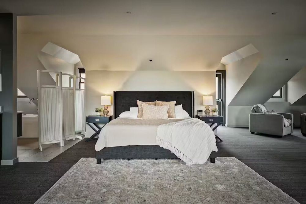 Luxury Suite photo 1