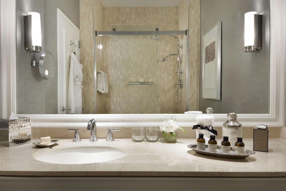 Fairmont Gold Signature Room, 1 King Bed, Non Smoking, Executive Level