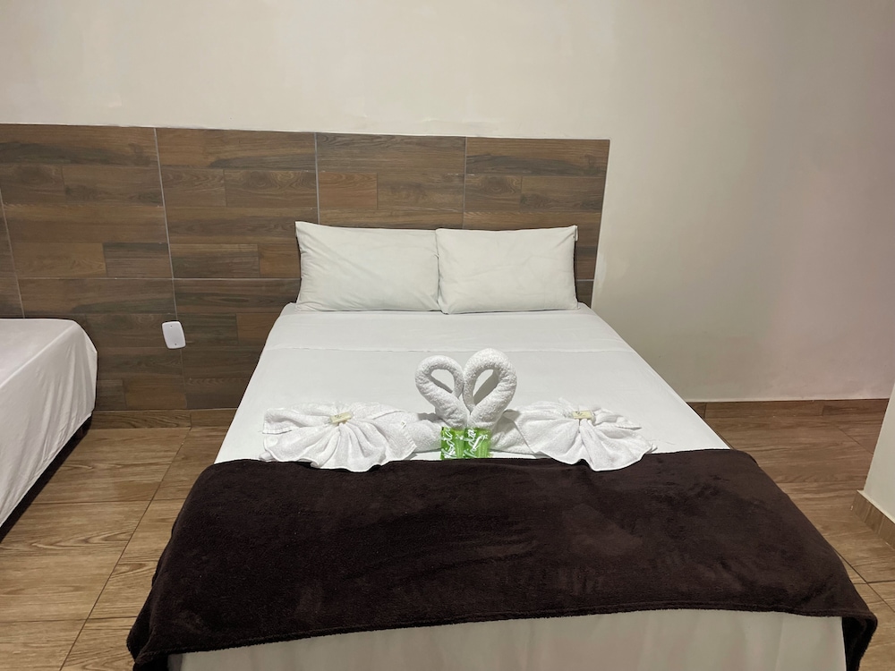 Deluxe Double or Twin Room - Photo 12