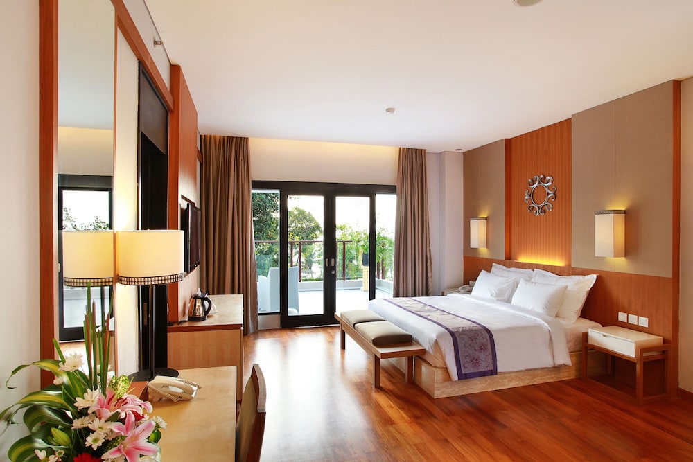 Executive Suite - Photo 8