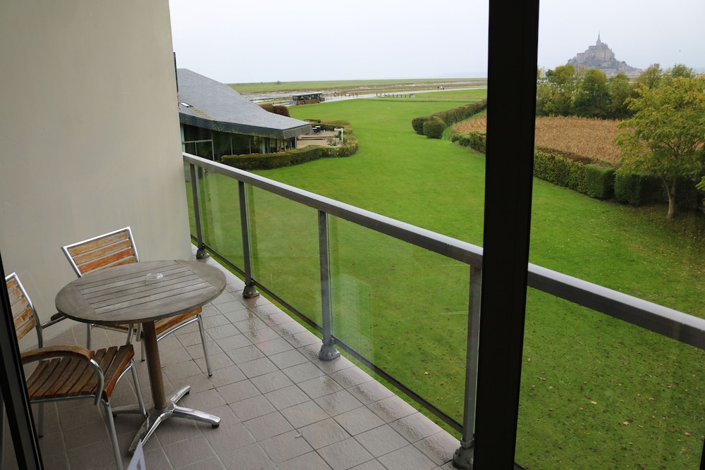 Signature Room with Mountain View - Photo 4