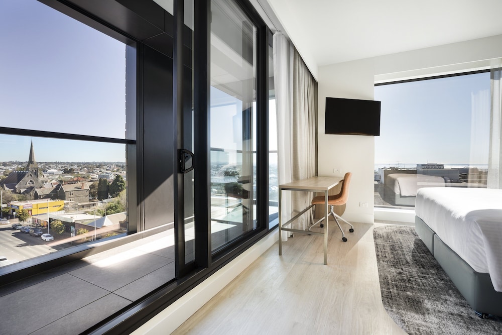Suite, 1 King Bed, Balcony (Dining, Kitchenette) - Photo 11