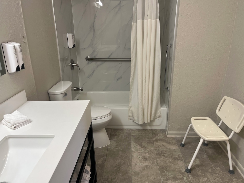 Deluxe Room, 2 Queen Beds, Accessible, Non Smoking - Photo 4