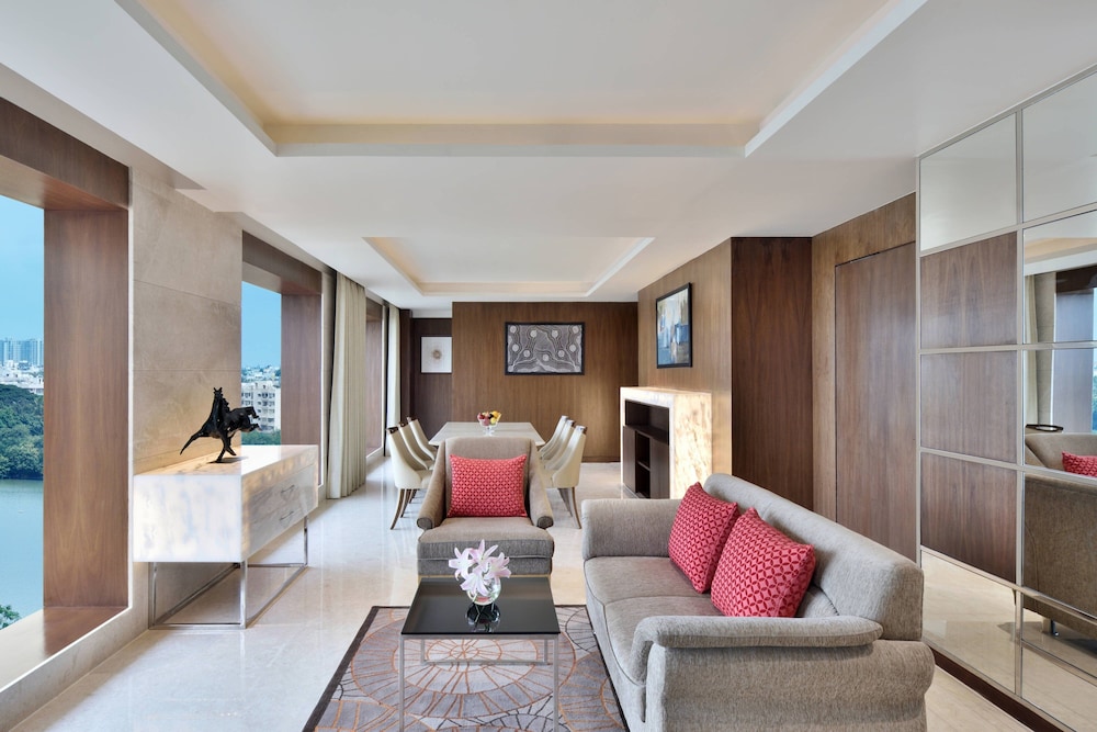 Executive Suite, 1 King Bed photo 3