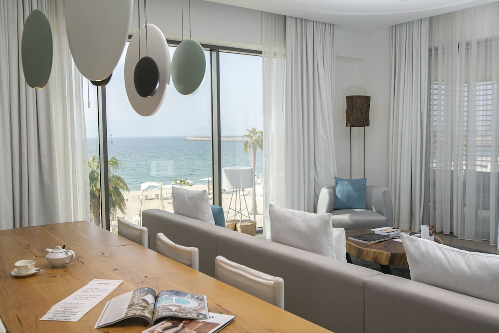 Signature Suite Sea View King