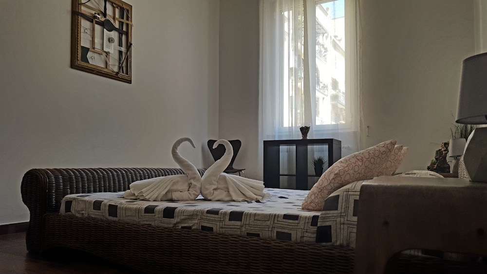 Double Room, Shared Bathroom (Cabernet)