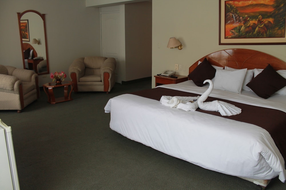 Suite - Photo 3