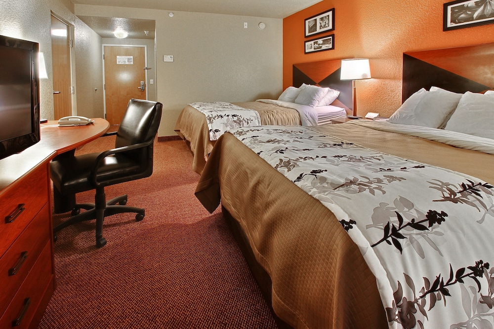 Standard Room, 2 Queen Beds, Non Smoking - Photo 1