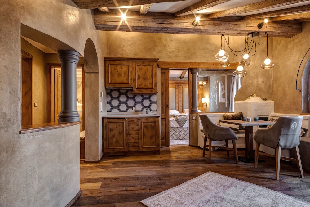 Senior Suite - Photo 4