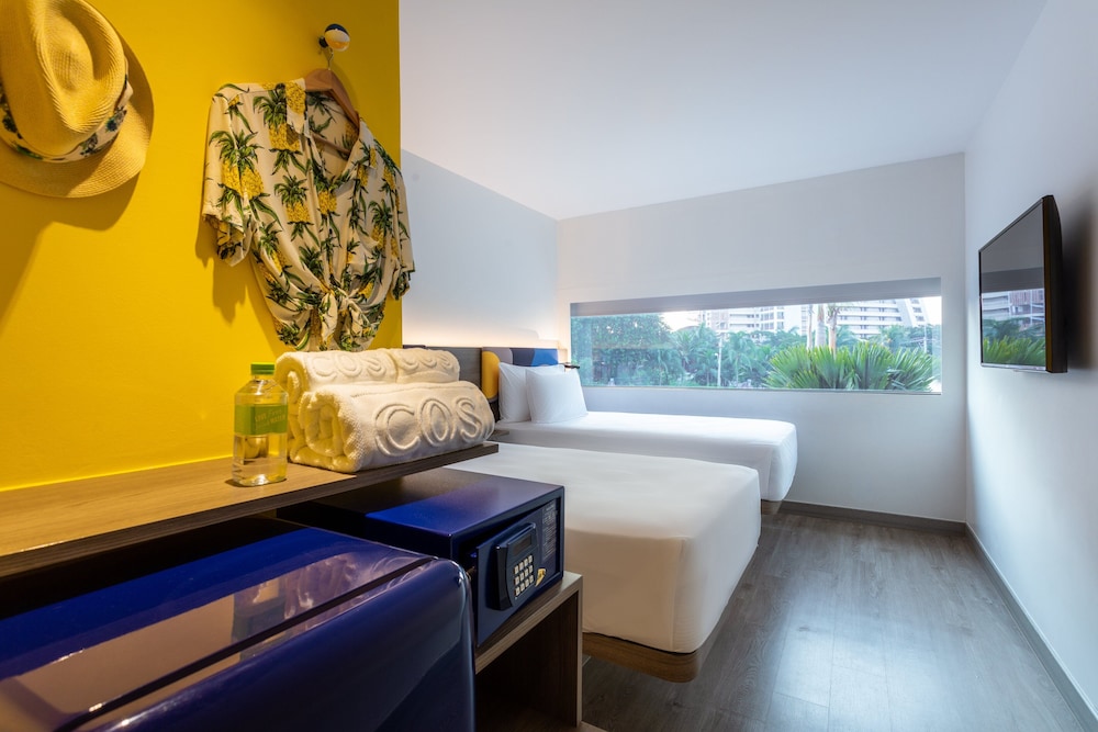 Room, 2 Twin Beds (COSI)