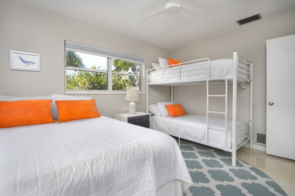 House, 2 Bedrooms photo 1
