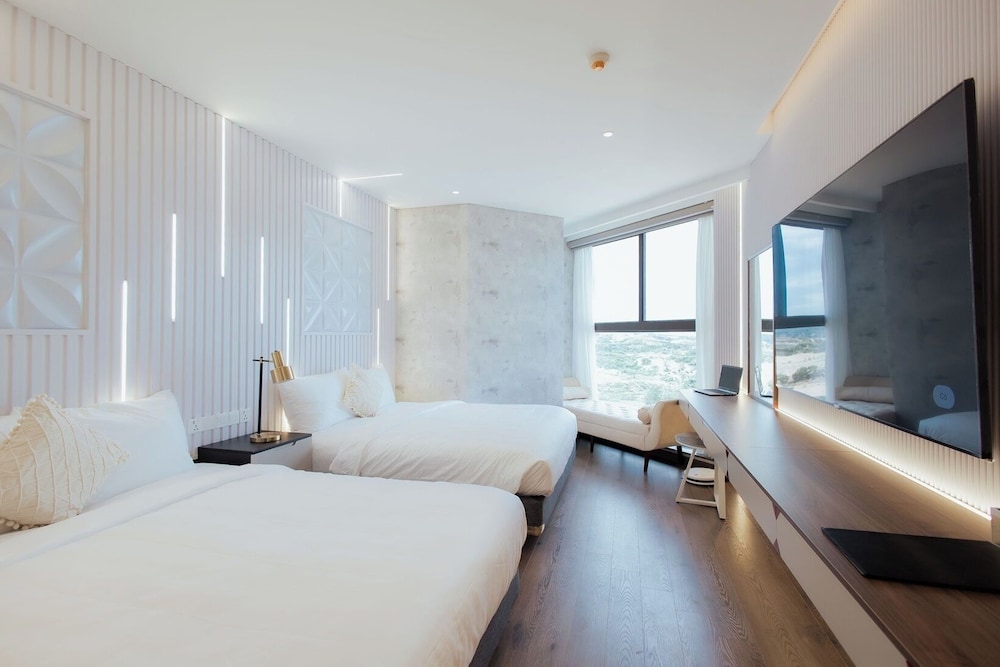 Family Studio Suite, 1 Bedroom, Beach View, Executive Level