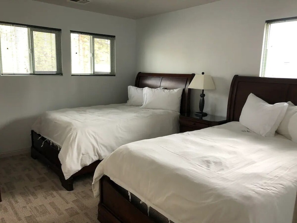 Deluxe Room, Multiple Beds photo 2