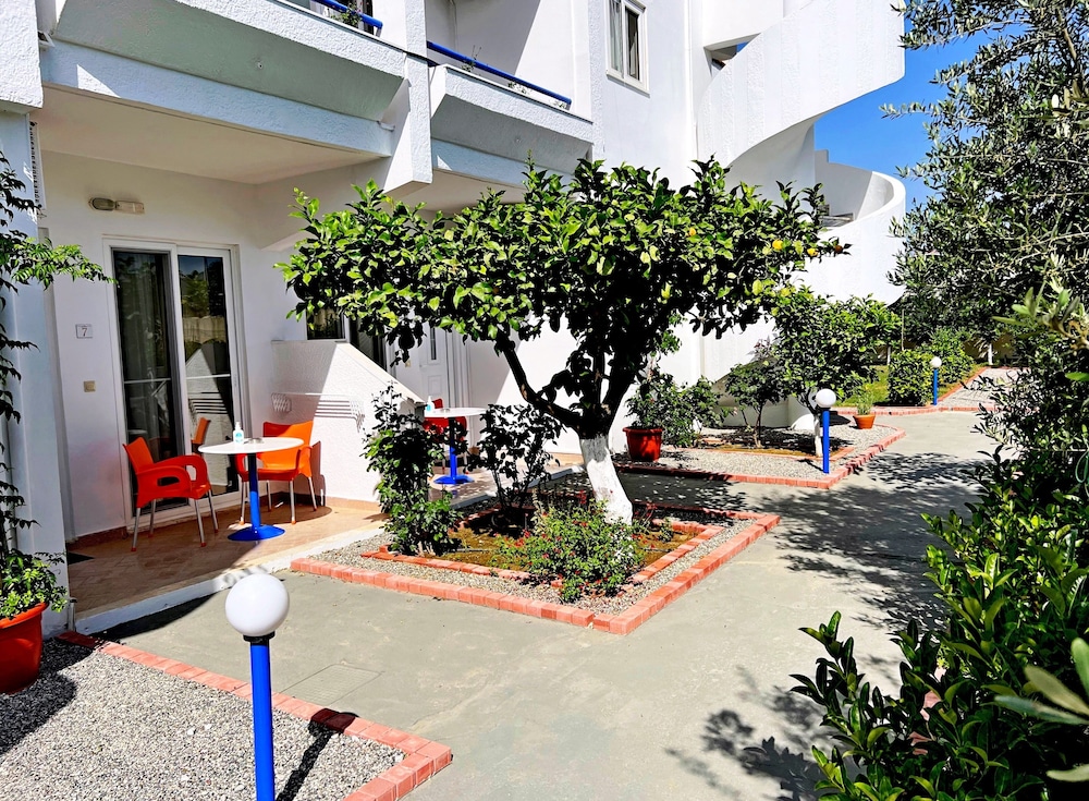 APARTMENT, 1 BEDROOM, VERANDA, COURTYARD-MOUNTAIN VIEW photo 3