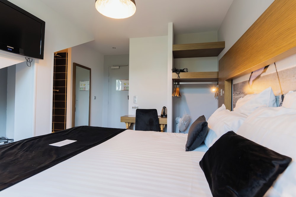Classic Room, 1 Queen Bed, Non Smoking, Garden View