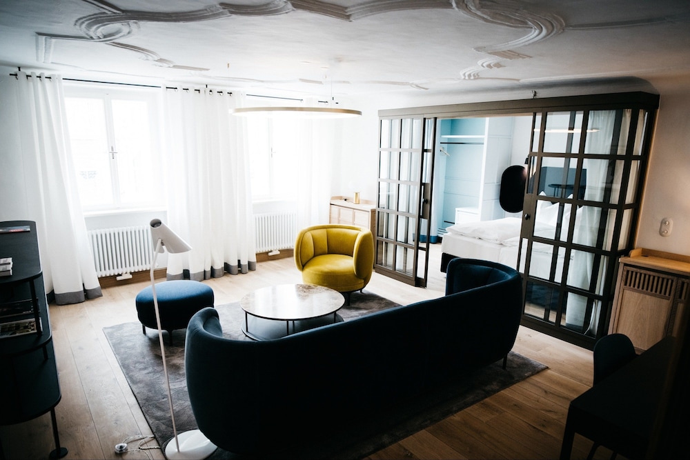 Design Suite, 2 Bedrooms - Photo 3