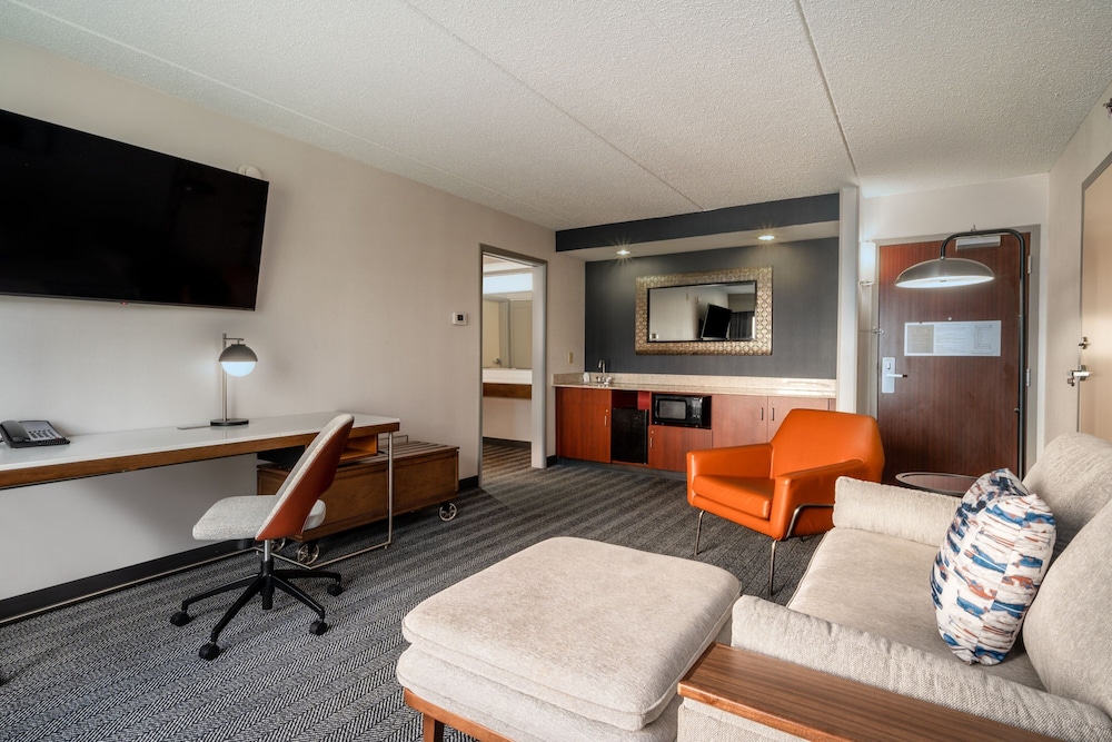 Suite, 1 Bedroom - Photo 6