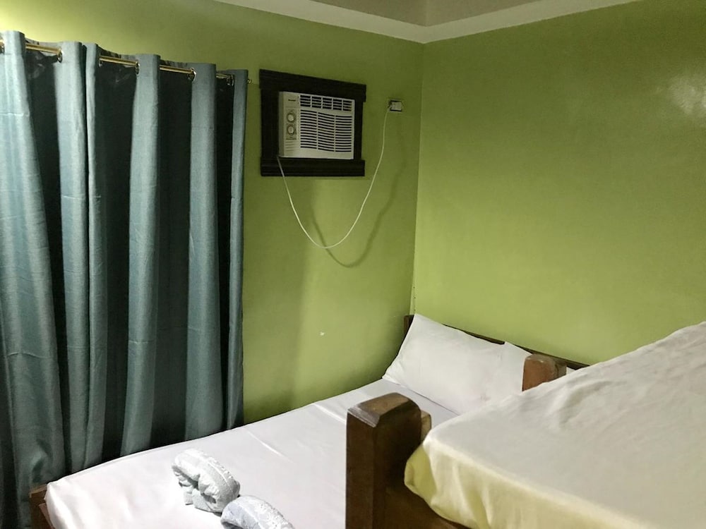 Quadruple Room (Aircon) photo 2