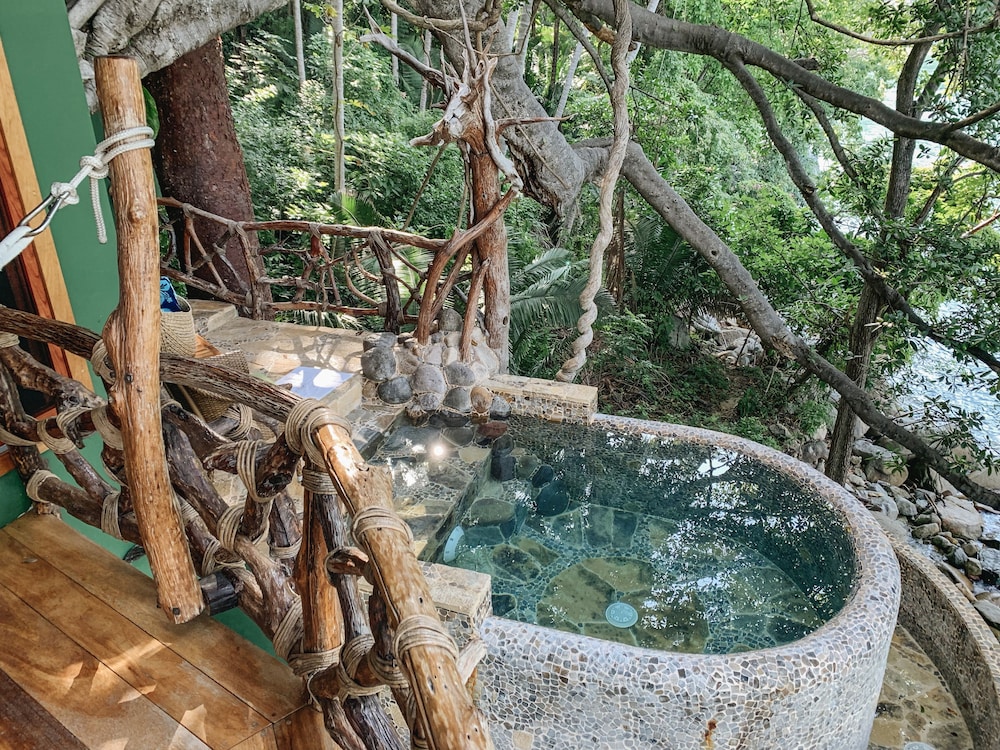 Jungle Love Nest-ocean View