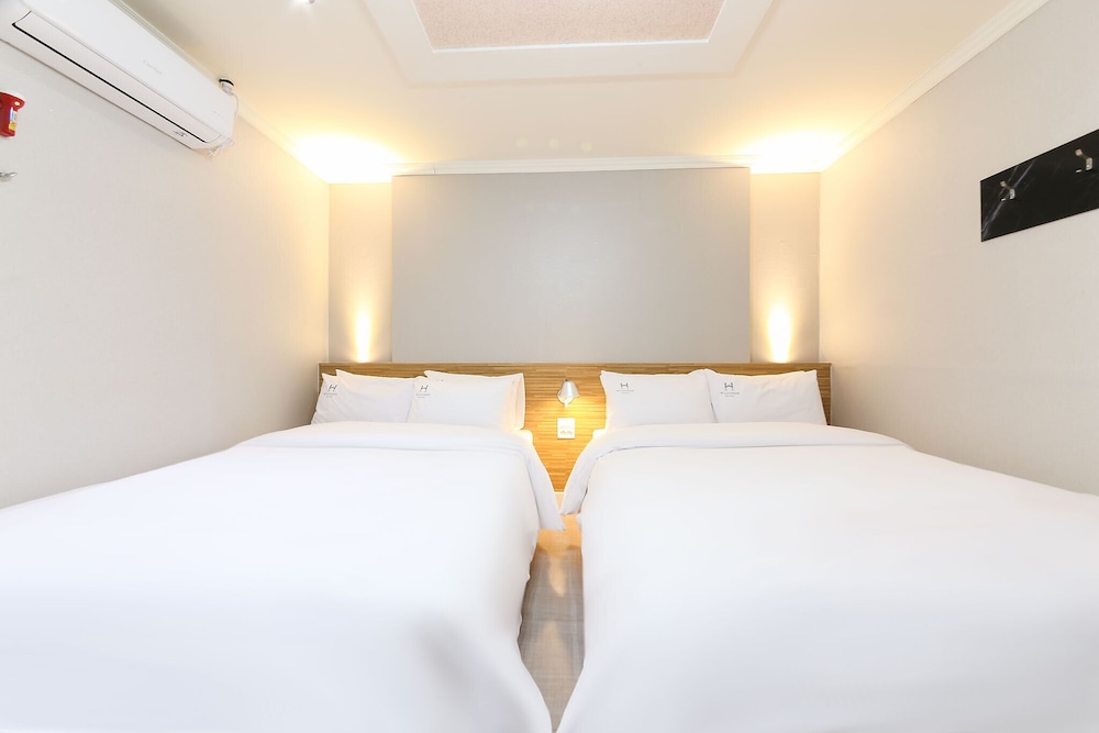 Deluxe Twin Room, City View photo 1