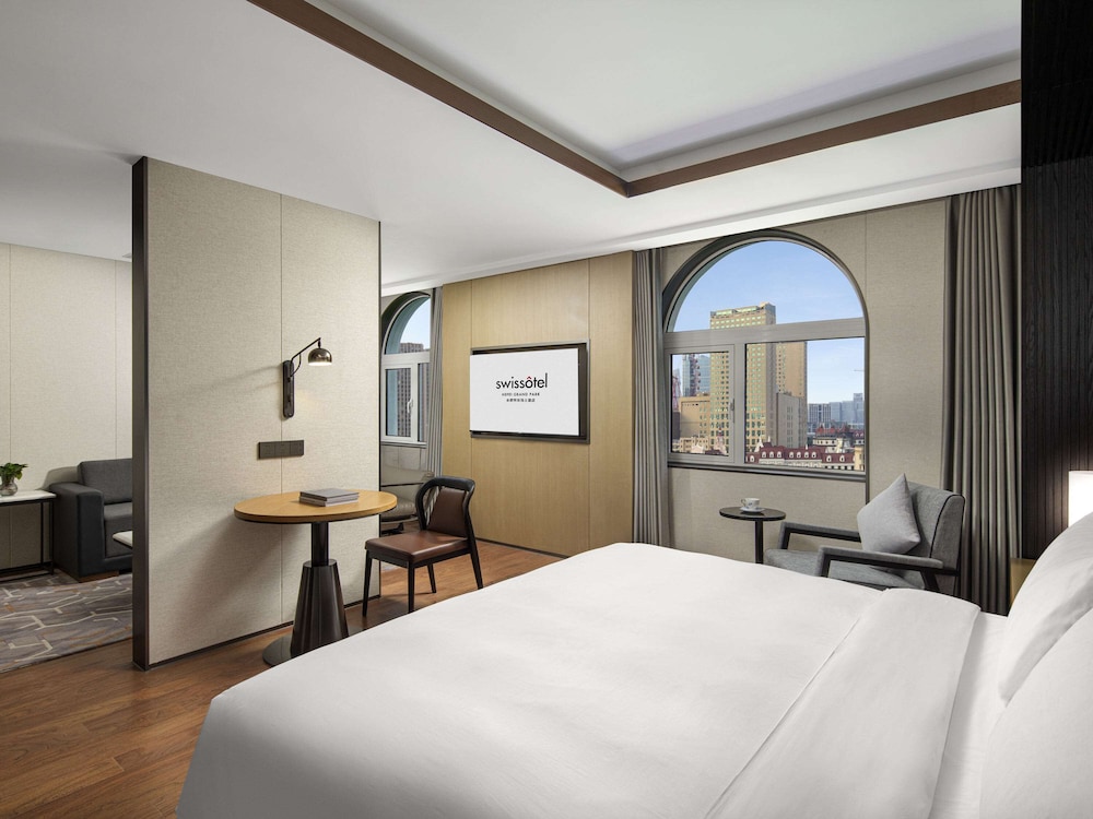 Room, 1 King Bed (Swiss Select) photo 2