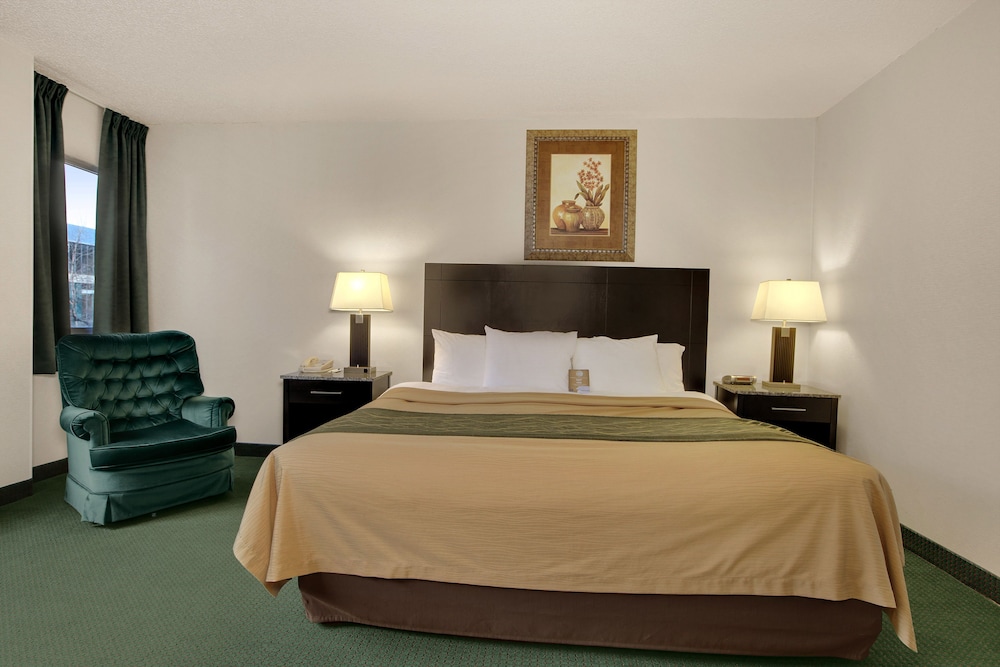 Suite, 1 Bedroom, Non Smoking, Hot Tub - Photo 3