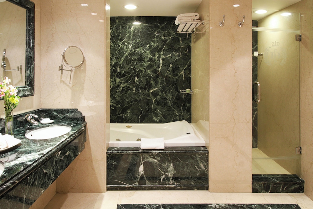 Club Suite thumbnail 5
