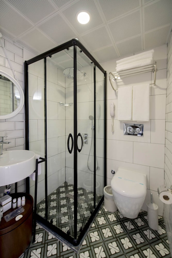 Comfort Double or Twin Room thumbnail 6