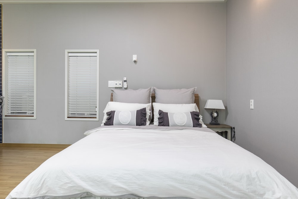 Basic Studio, 1 Queen Bed, Sea View (private whirlpool, 103) - Photo 15