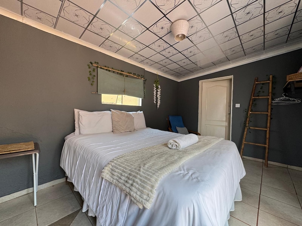 Standard Chalet, 2 Bedrooms, 2 Bathrooms, Mountain View