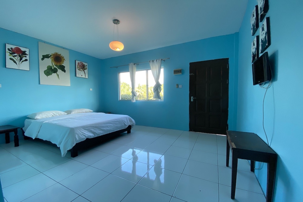 Room, Private Bathroom - Photo 2