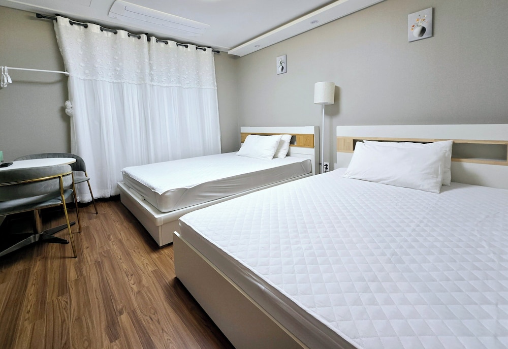 Standard Quadruple Room (non-Korean nationals only) photo 1