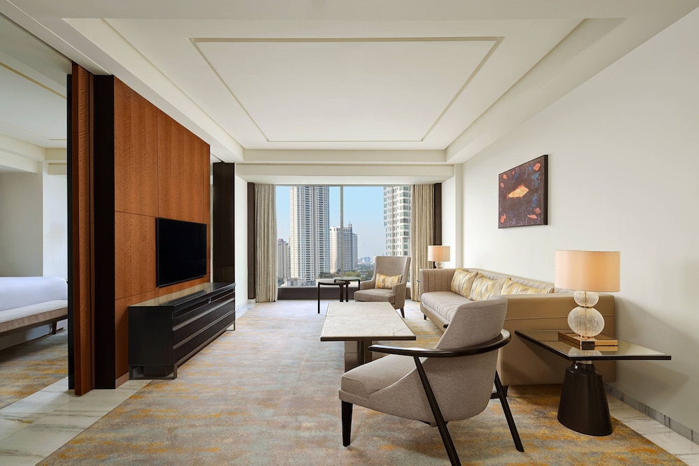 Executive Suite, 1 King Bed (Grand Suite, Club Lounge Access)