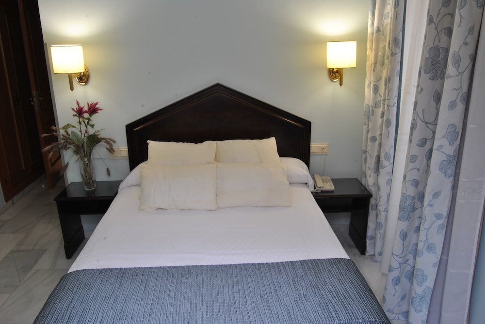 Standard Double or Twin Room - Photo 3